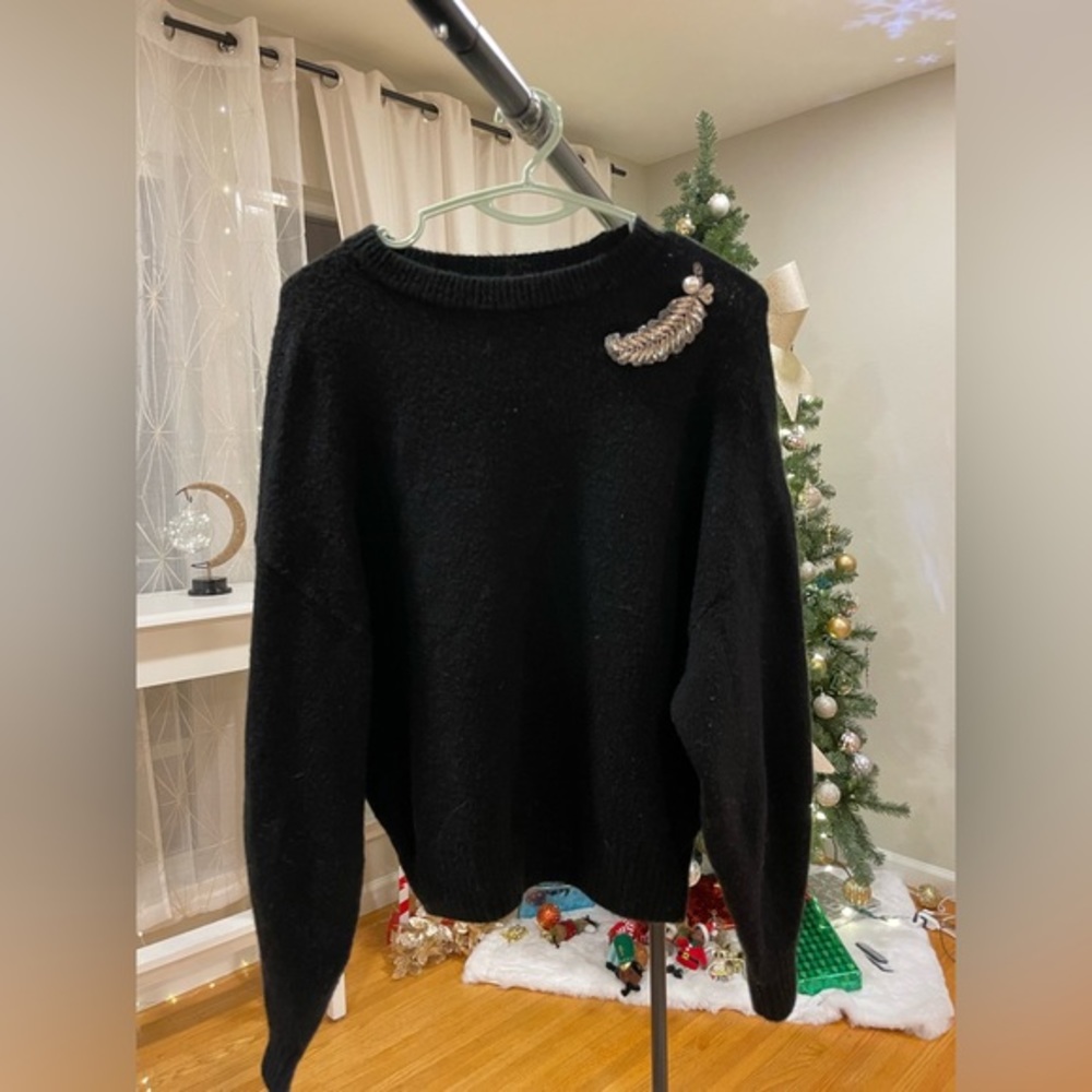 H&M Elegant Black Sweater with Decorative Feather Brooch